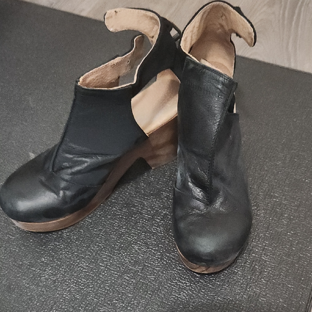Stylish Black Leather Women's Shoes